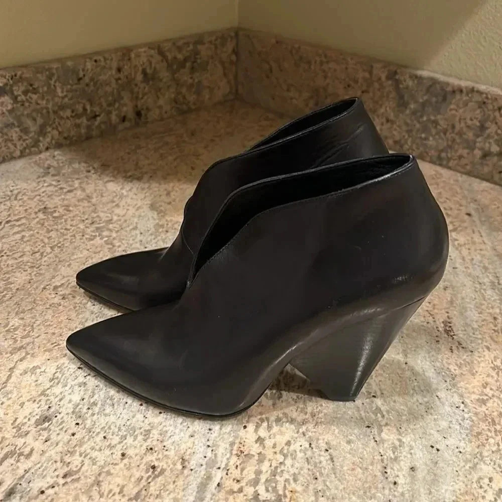 Paige Hemmis black boot